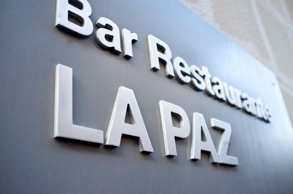 Hotel La Paz Хака Екстериор снимка