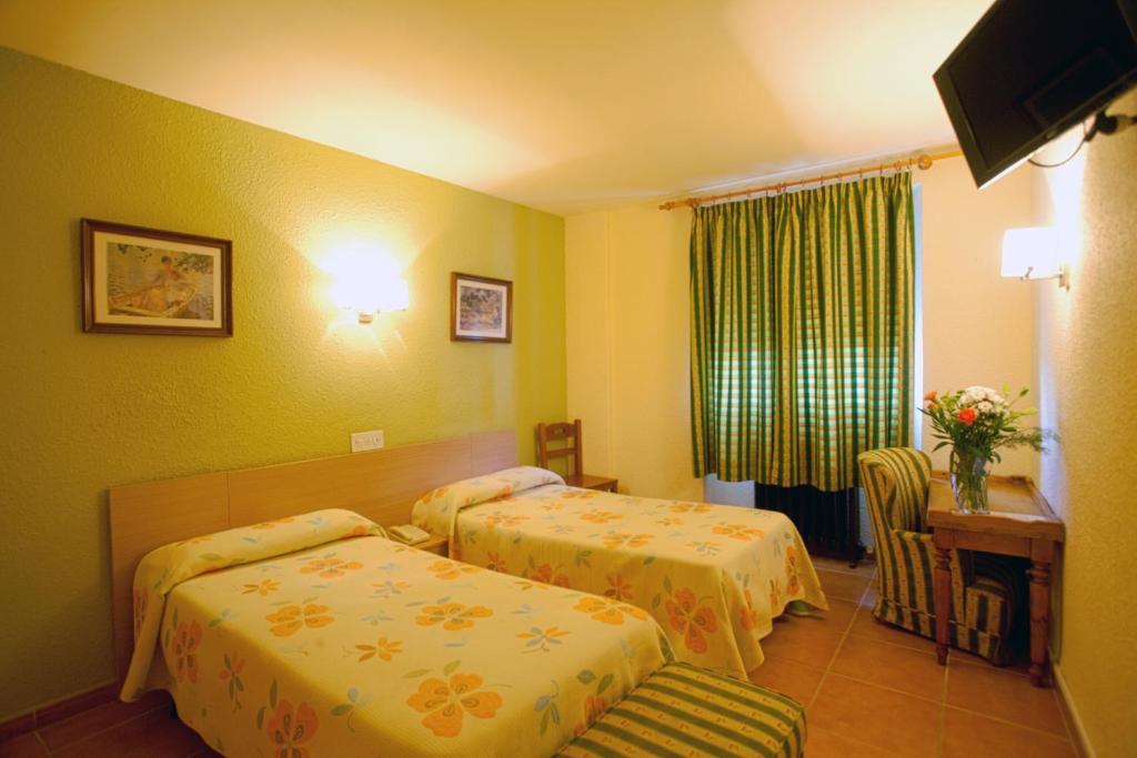 Hotel La Paz Хака Екстериор снимка