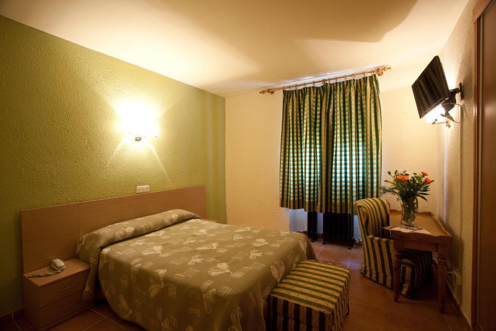 Hotel La Paz Хака Екстериор снимка